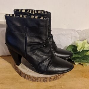 Libby. Edelman Parker Black Leather Ankle Booties Size 8.5
